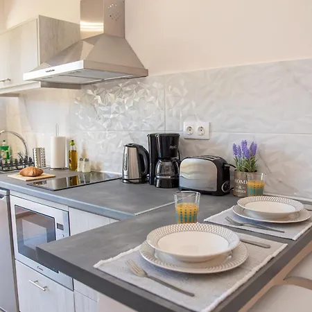Costas Apartment Mesongi